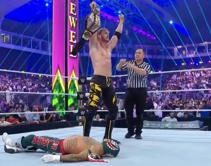 Logan Paul venció a Rey Mysterio