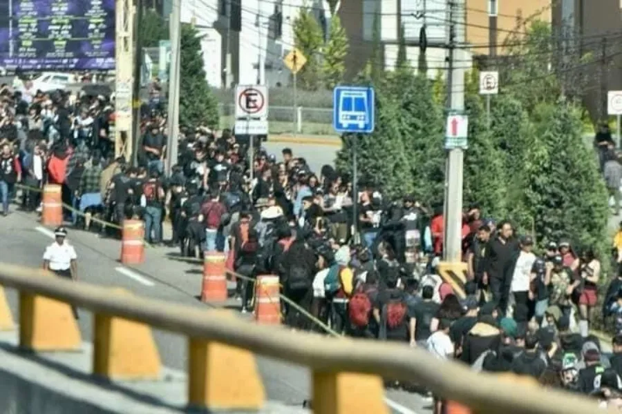 CAPTURA DE PANTALLA: VIDEO Filas para ingresar al evento