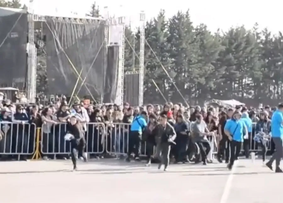 CAPTURA DE PANTALLA: VIDEO Hubo portazo para ingresar