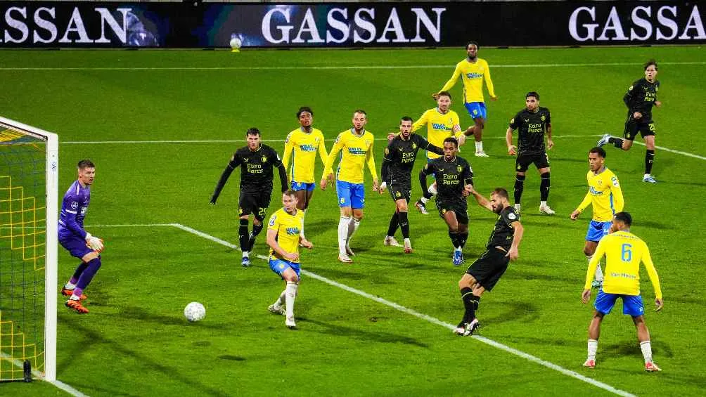 Nieuwkoop le dio la victoria a su equipo