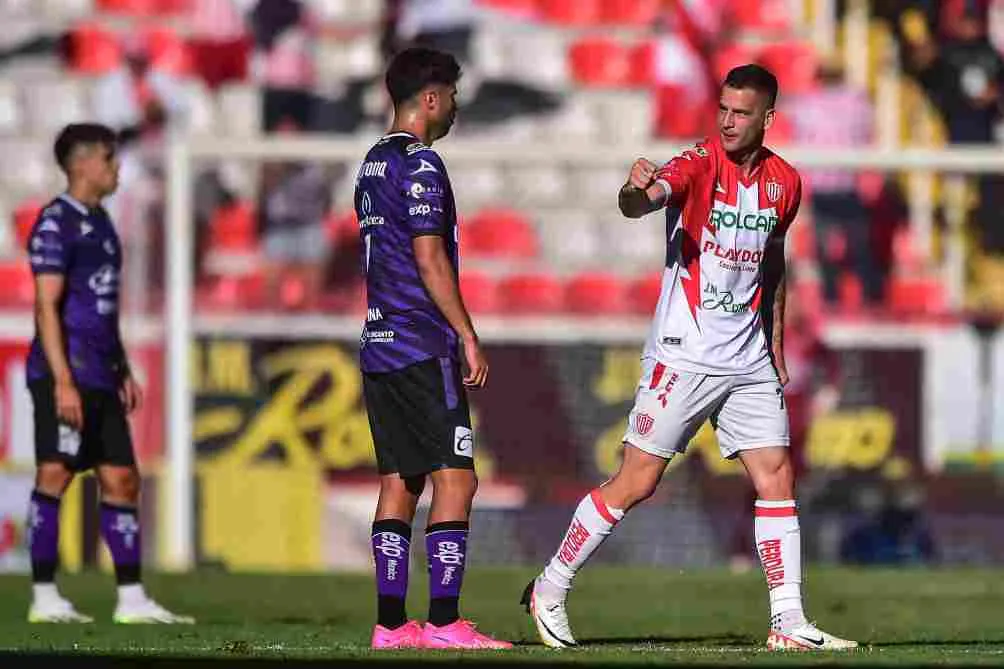 Édgar Méndez celebra su gol