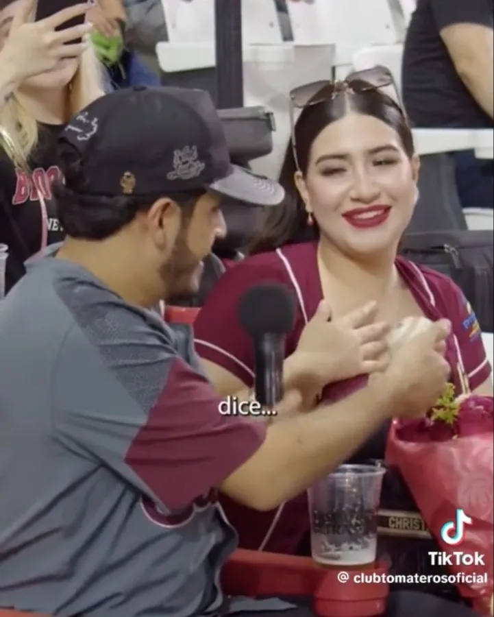 Fanático pidió matrimonio y lo rechazaron