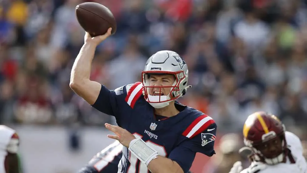 Mac Jones volvió a fallar