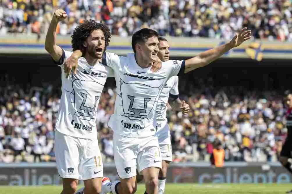 MEXSPORT Jugadores de Pumas en festejo tras victoria