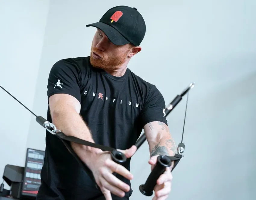 El boxeador mexicano entrenando