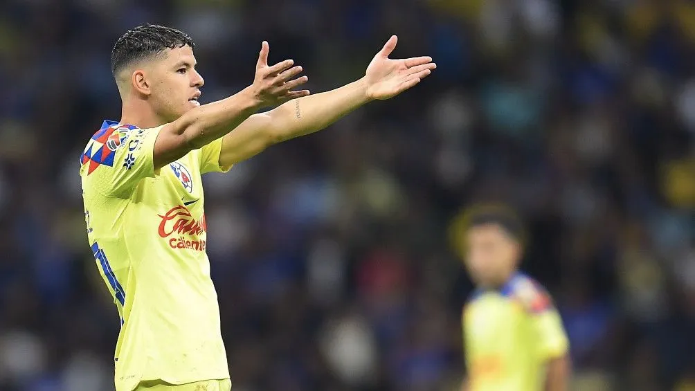 El mediocentro paraguayo en un partido con América