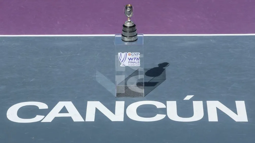 El trofeo que se le entregó a Swiatek