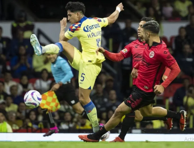 Kevin Álvarez en acción contra Xolos
