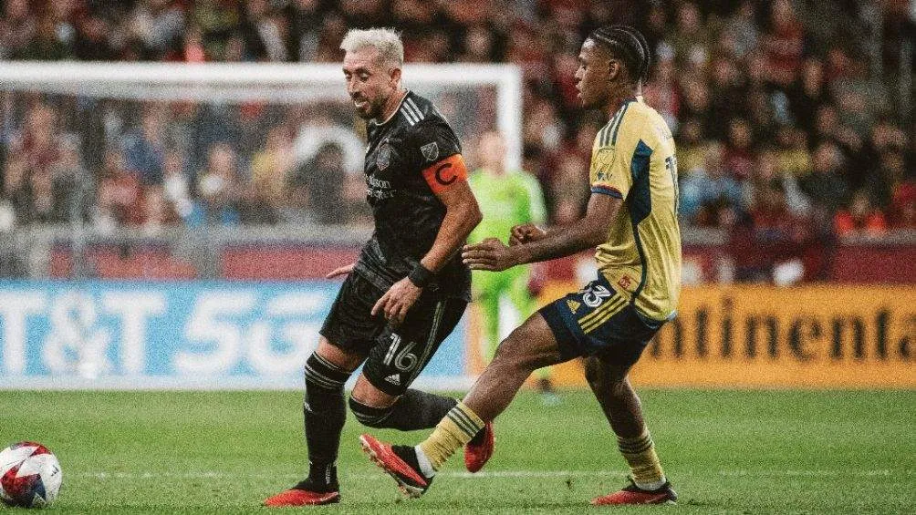 Héctor Herrera durante el partido