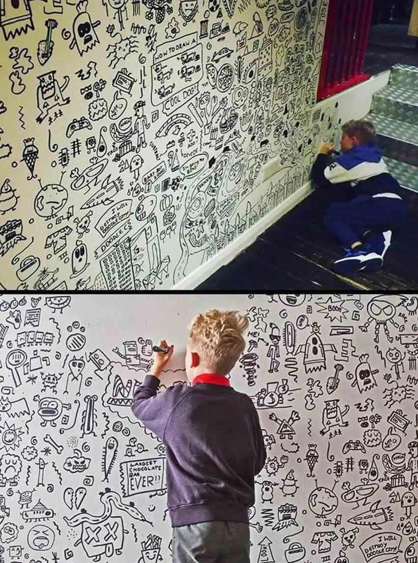 Joe Whale haciendo sus dibujos