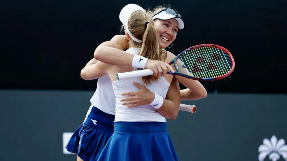 Nicole Melichar-Martinez y Ellen Perez durante la Final