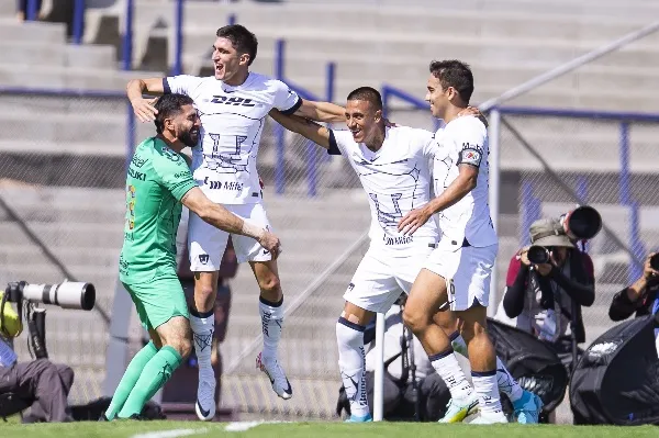 Pumas celebrando su gol
