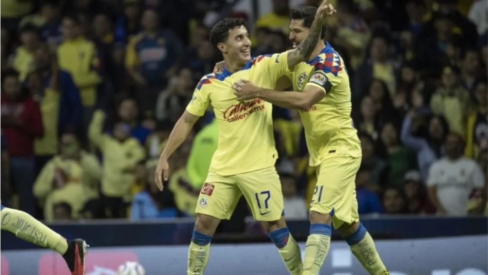 MEXSPORT Zendejas festejando un gol con América