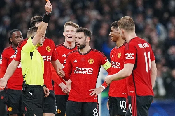 AP Manchester United marcha último en el Grupo A