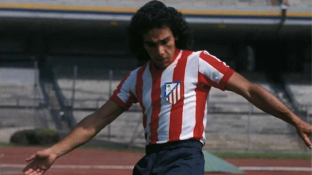 MEXSPORT Hugol con la playera del Atlético de Madrid