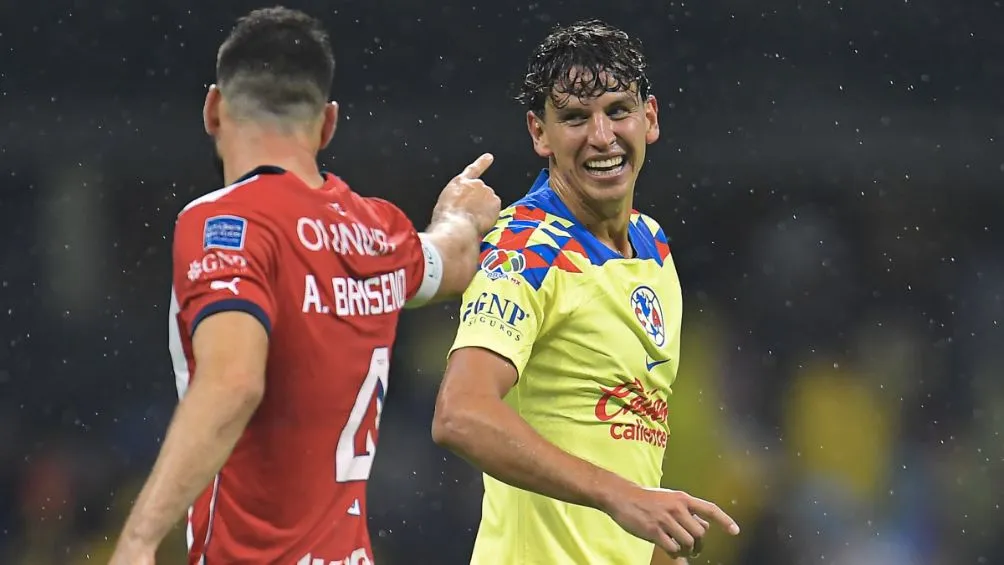 MEXSPORT Igor durante un Clásico Nacional