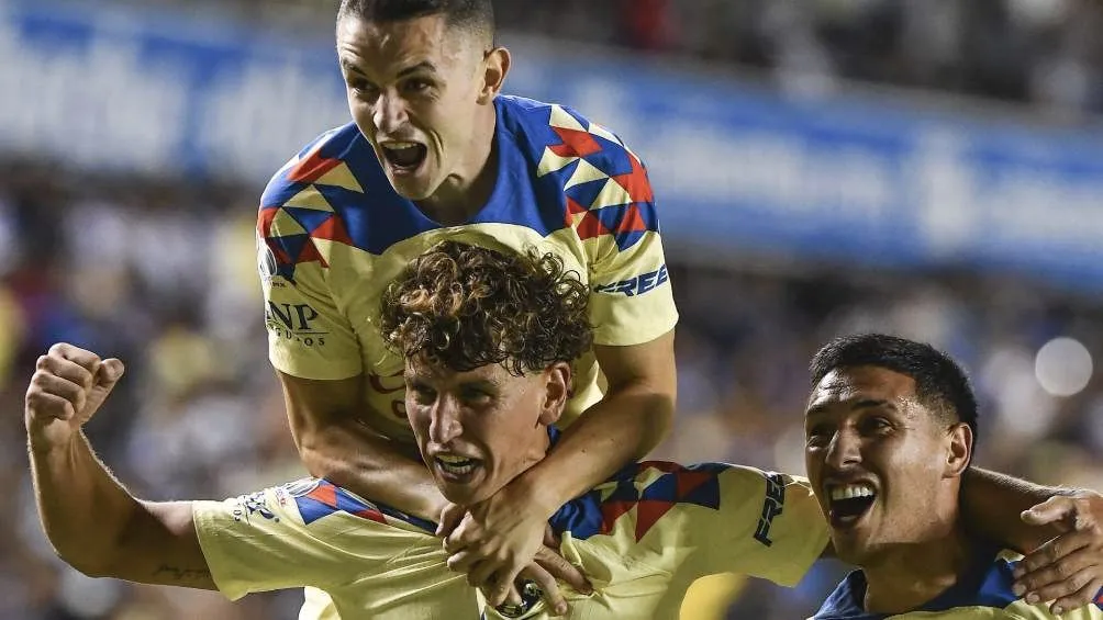 MEXSPORT Igor Lichnovsky celebra un gol con las Águilas