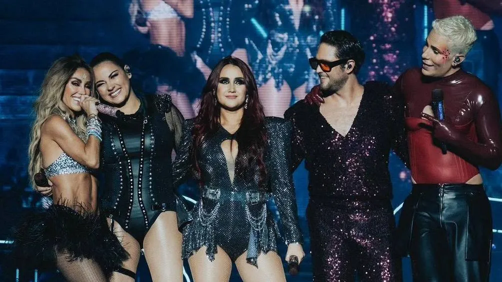 IG: @rbd_musica RBD sigue siendo un fenómeno en México y varias partes del mundo.