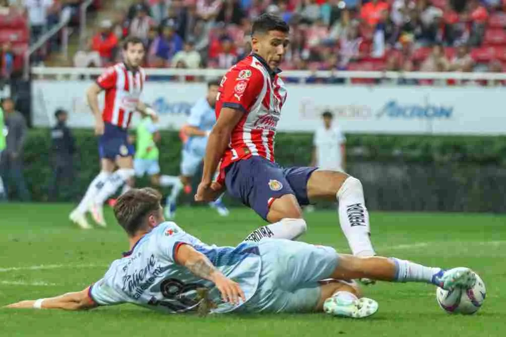 Rodrigo Huescas en el juego ante rojiblancos