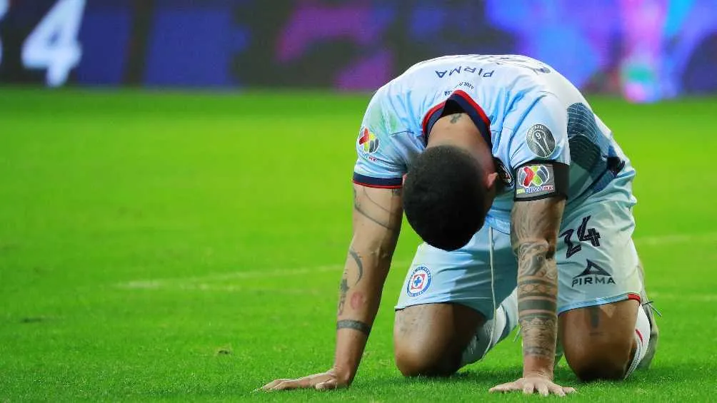 MEXSPORT Cruz Azul con pie y medio fuera del Play-in