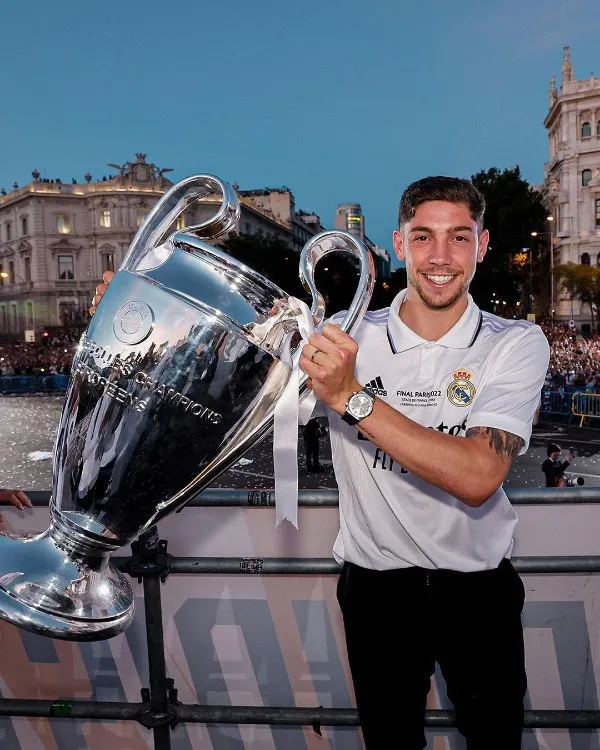 Fede Valverde celebrando la Champions League