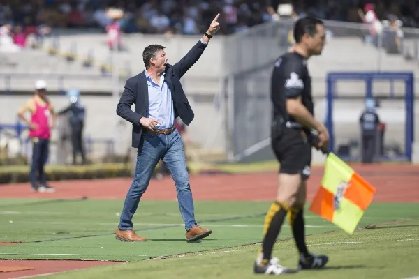 Siboldi dando instrucciones