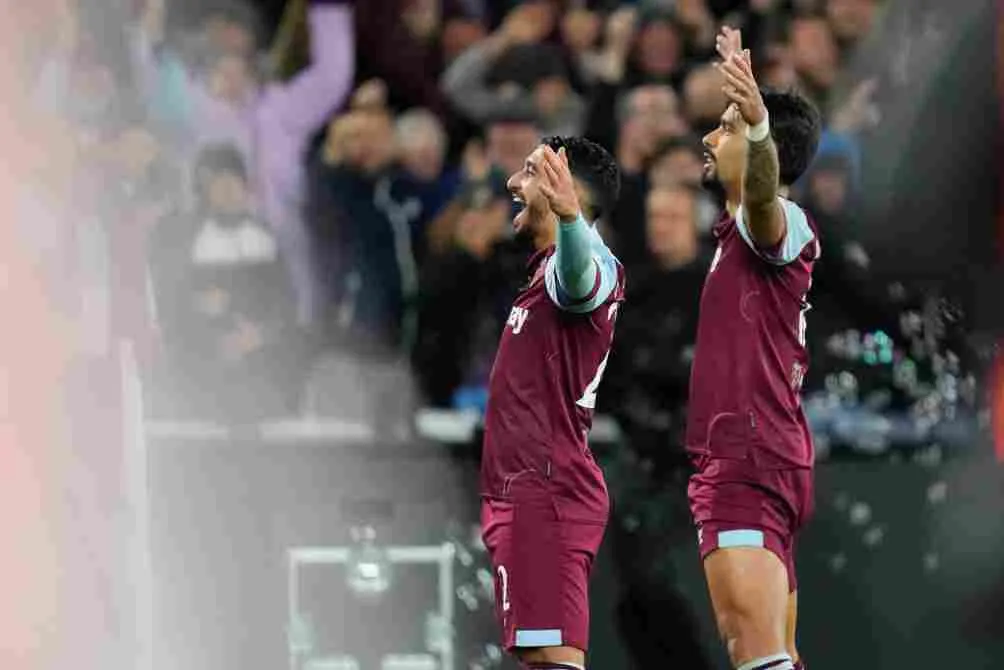 Lucas Paqueta y Said Benrahma celebran un gol