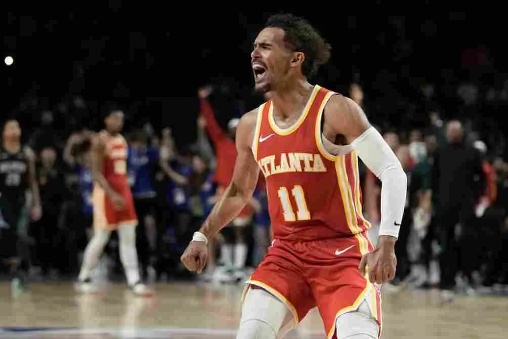 Trae Young en el partido de la NBA en México