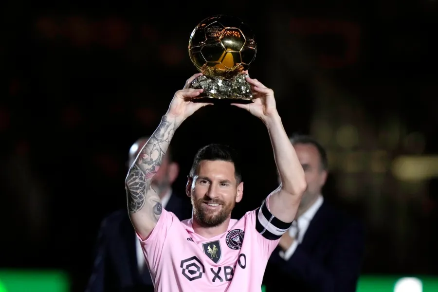Leo Messi con su octavo Balón de Oro