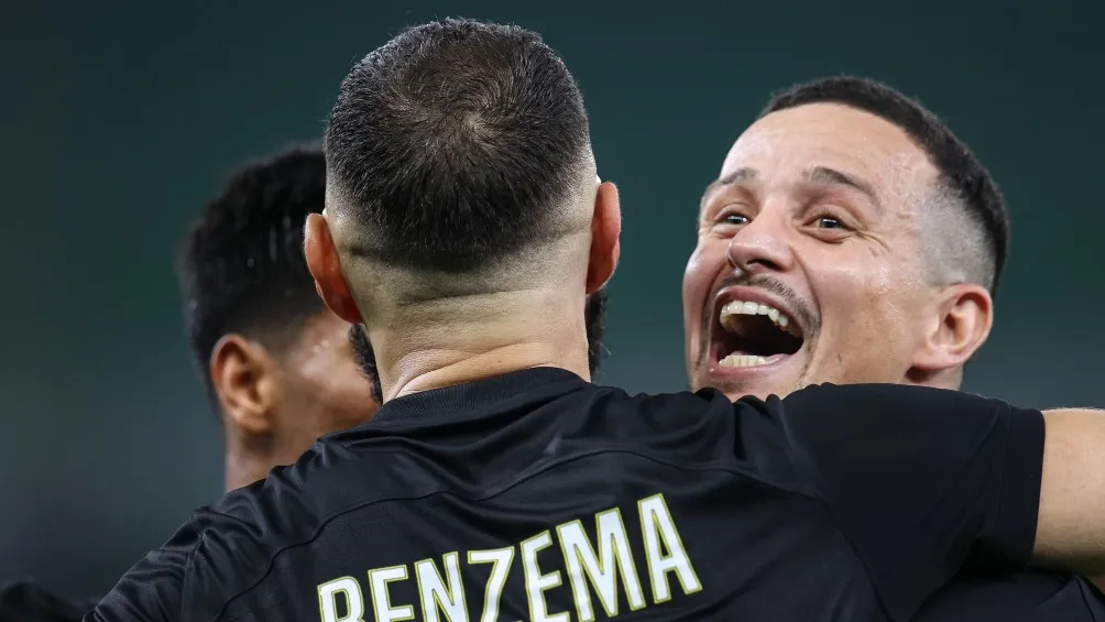 Benzema festeja el gol