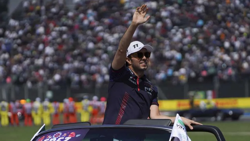 Checo tiene un año más en Red Bull