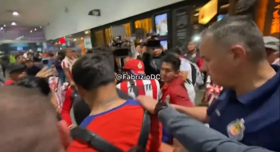 Alexis Vega recibió reclamos de la afición