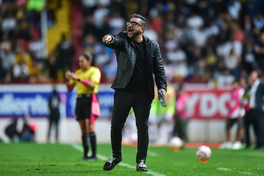 Futuro de Antonio Mohamed en el aire