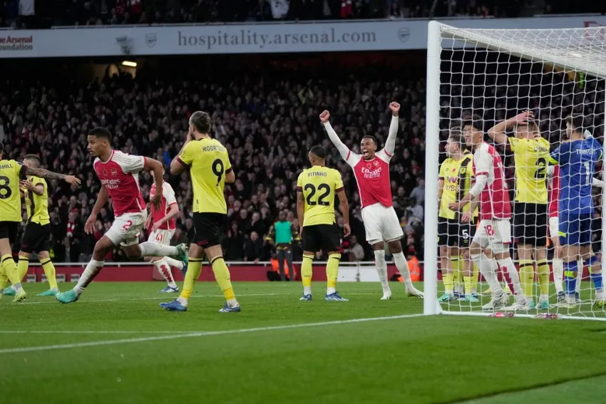 Arsenal es segundo general de la Premier