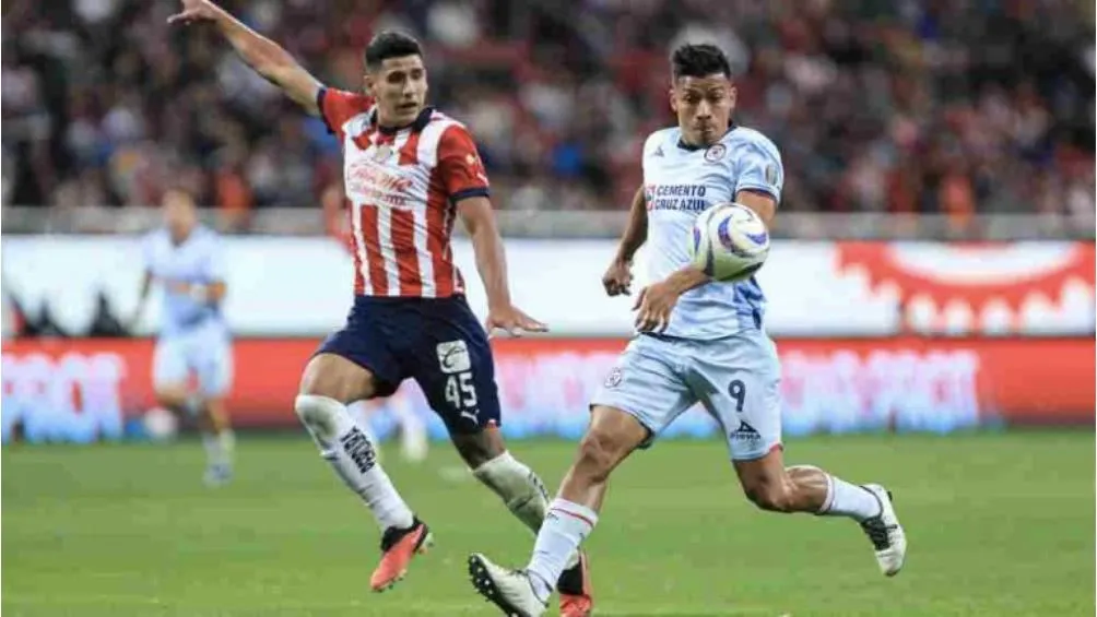 Chivas en el partido ante Cruz Azul