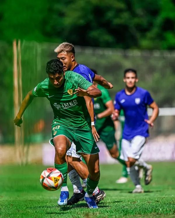 Jesús controlando el balón