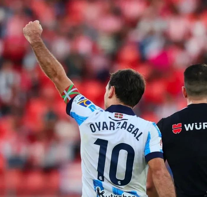 Mikel celebrando su gol