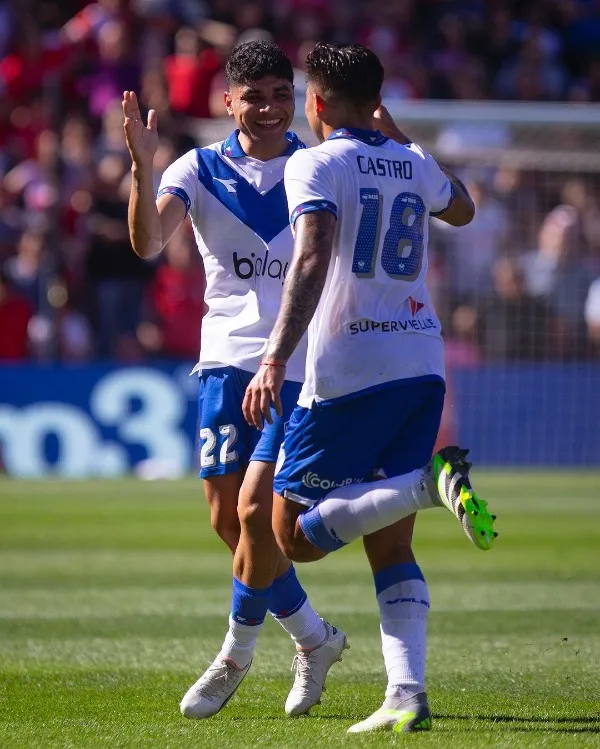 Vélez celebrando su gol