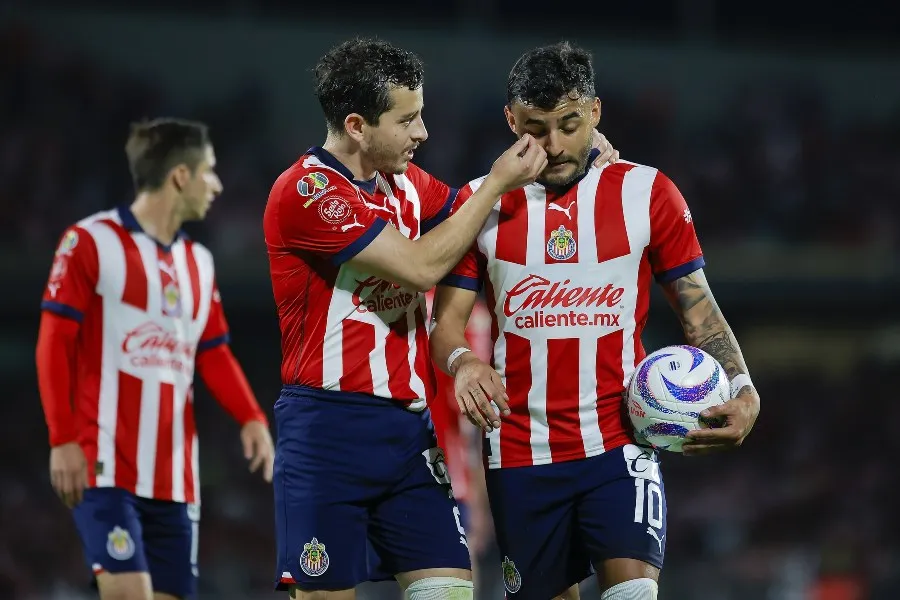 Alexis Vega fue abucheado en su regreso