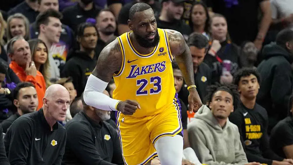 LeBron tuvo otras 4 entregas