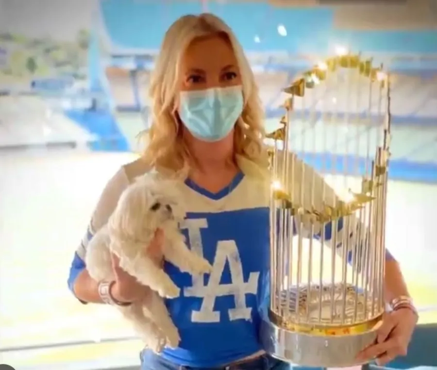 Jeanie Buss con la Serie Mundial de Dodgers en 2020
