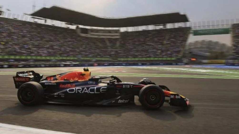 MEXSPORT El RB19 en las curvas del Foro Sol