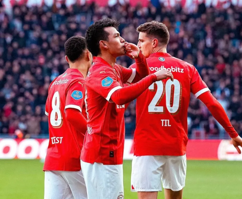 Lozano nuevamente marcó con el PSV