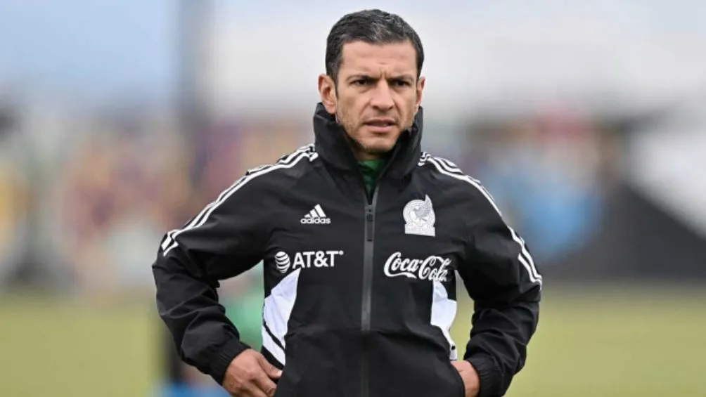 Lozano en un entrenamiento con el Tri