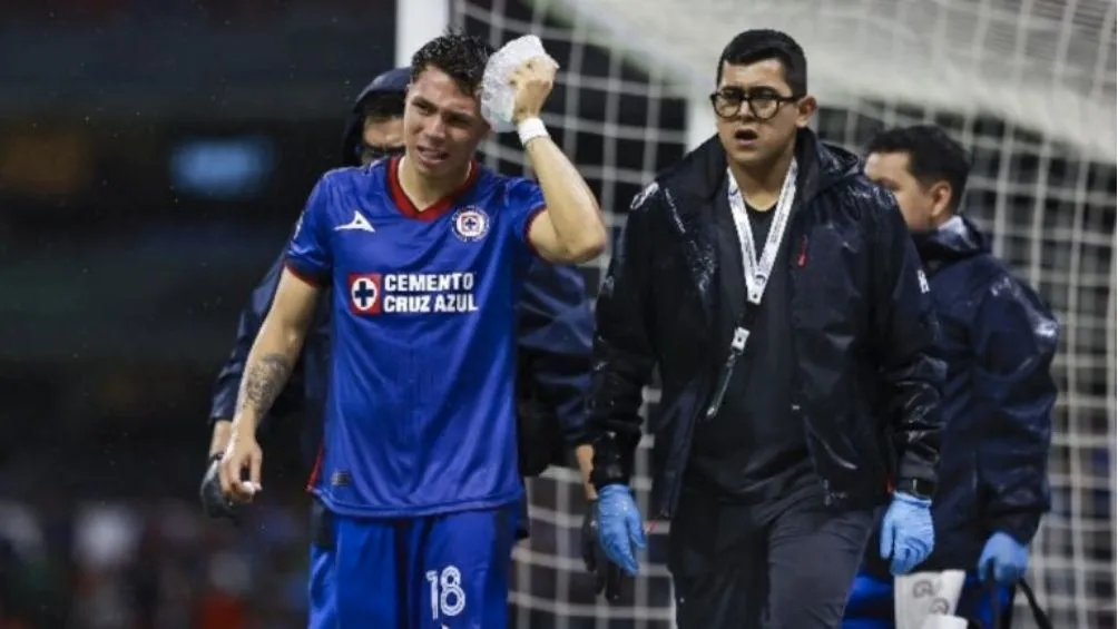 Huescas saliendo del encuentro ante Puebla