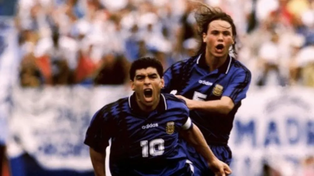 El polémico festejo de Diego Armando con Redondo en el 94