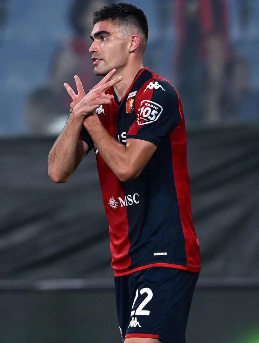 Johan Vásquez en celebración de gol