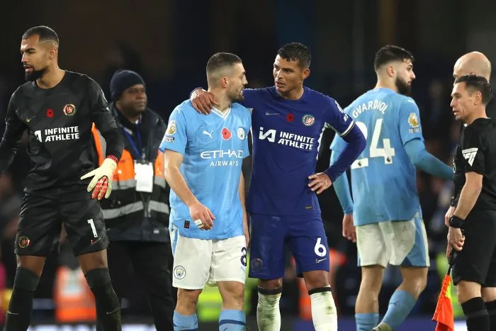 Mateo Kovacic con Thiago Silva al término del juego