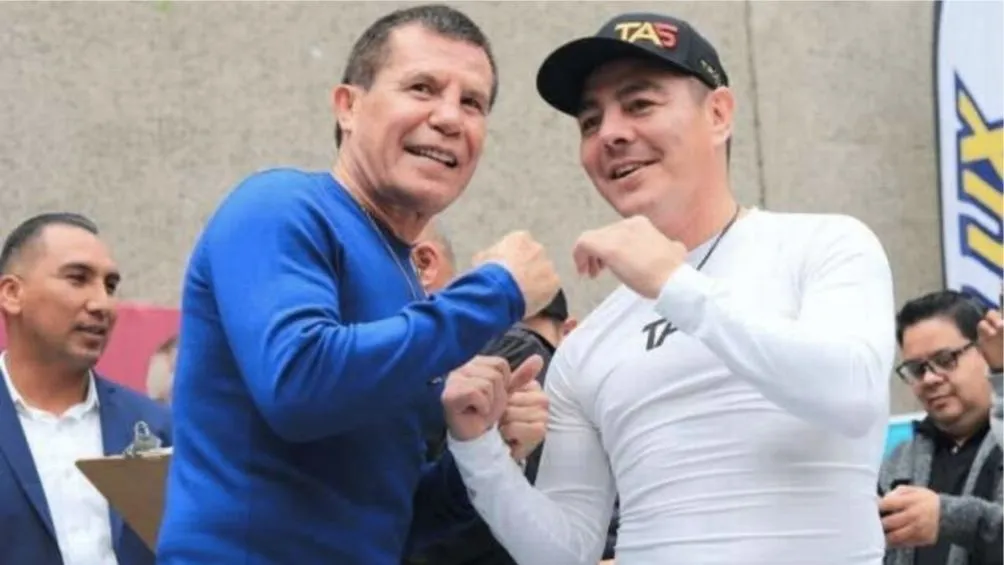 Arce junto a Julio César Chávez