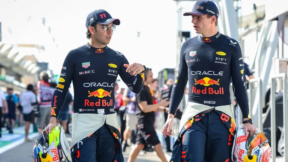 Checo Pérez compite con Max Verstappen